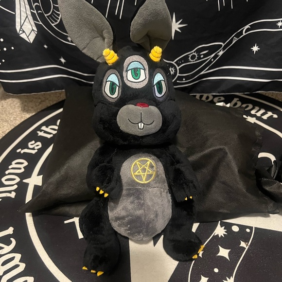 Twitch - Picture 1 of 2